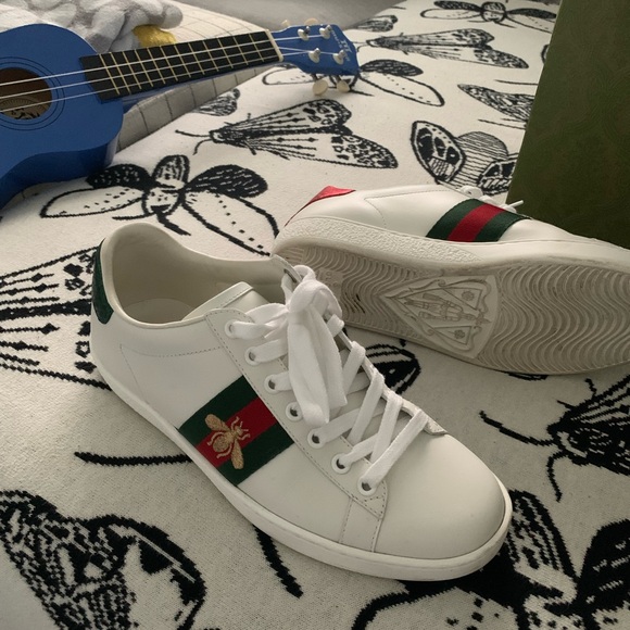 Gucci sneakers. Great condition. Comes with box, bag, dust bags, and laces. - Picture 3 of 7